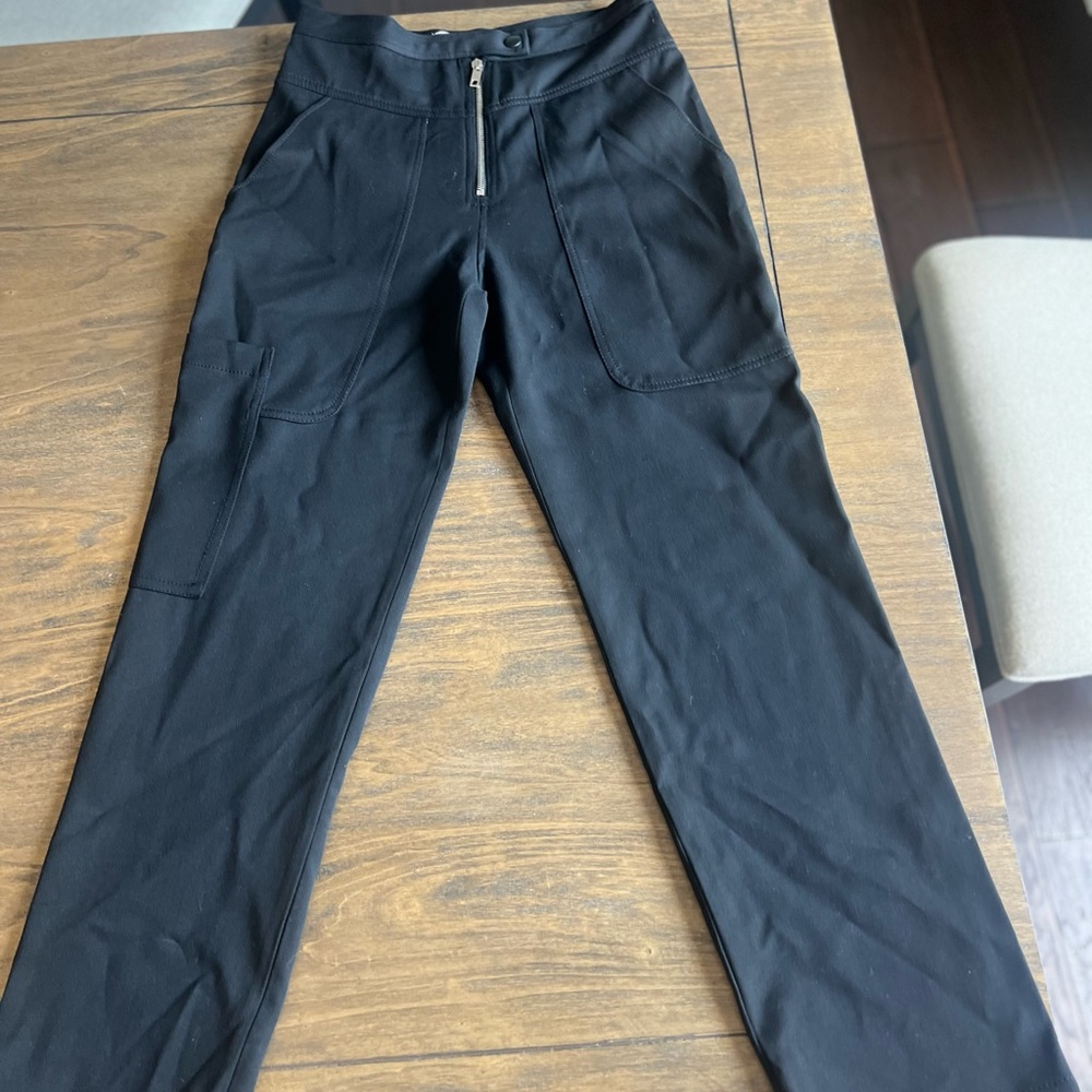 ZARA FAUX LEATHER, 
HIGH WAIST PANTS 
SIZE M